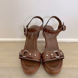Banana Republic Leather Wedges brown size 10
